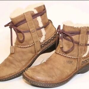 Ugg Australia Womens Cove Sheepskin Leather Ankle Boots Wrap Cord Tie Size 8 EUC